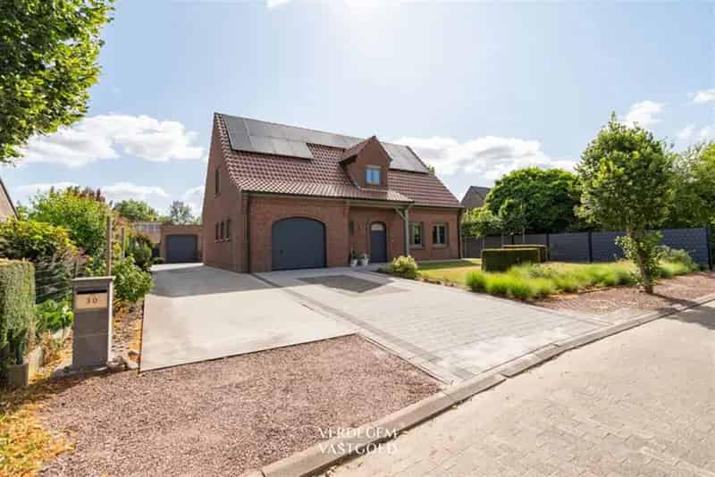 Prachtige villawoning in landelijke stijl met 3 slaapkamers, 3 garages en geniettuin