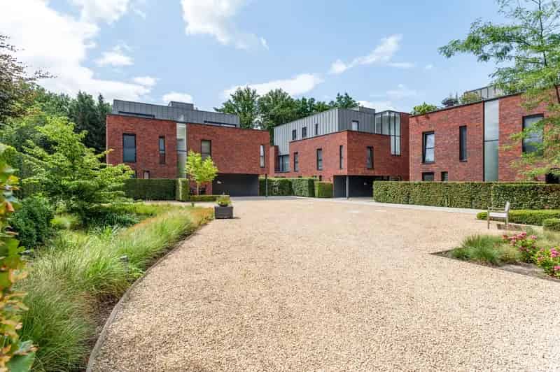 Penthouse te huur: 1 slaapkamer, dakterras, garage