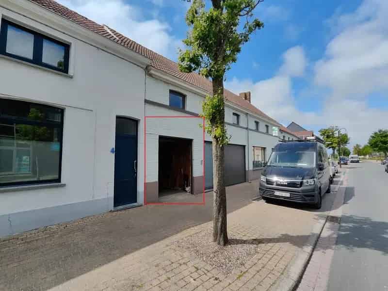Ruime OPSLAGPLAATS / GARAGE in De Haan!
