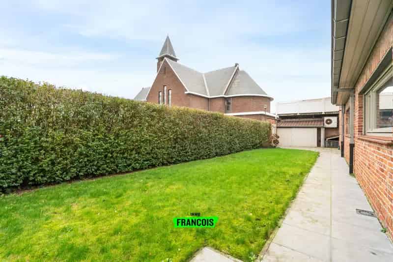 Ruime woning met kantoor of praktijk te koop in Anzegem