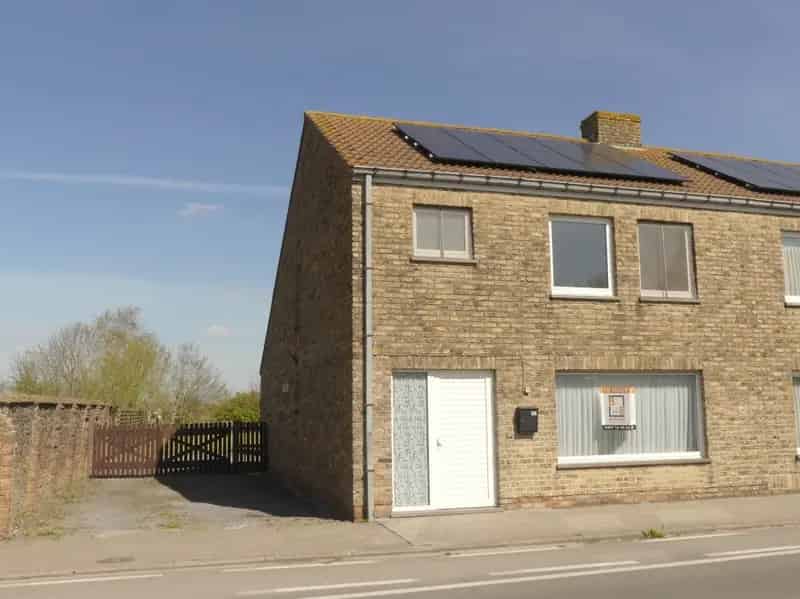 Huis te koop Diksmuide: Instapklare gezinswoning met garage en tuin