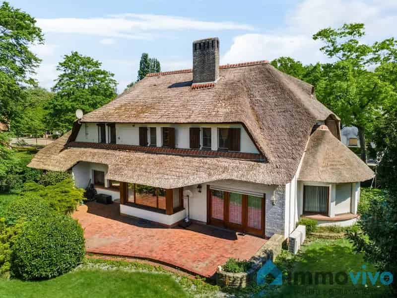 Karaktervolle rietgedekte villa op 1.120 m² met 5 slaapkamers en badkamers (475 m² bewoonbaar!)