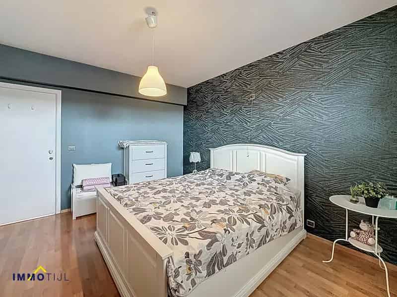 Lichtrijk appartement met 2 slpks en garage te Denderleeuw!