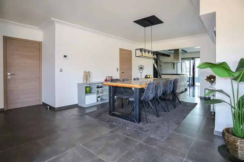 Ruime woning met weiland te huur