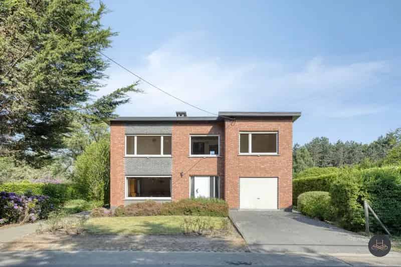 Charmant ruime renovatiewoning gelegen op een enorm perceel