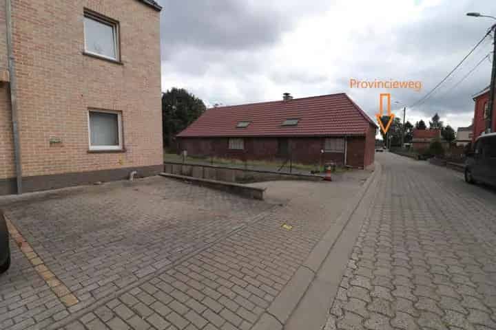 Bovengrondse autostaanplaats te koop in Herzele, zijstraat van de Provincieweg
