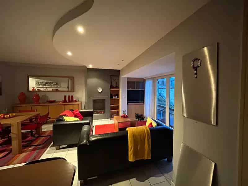 Gemeubeld duplex appartement mét overdekte staanplaats te huur in Oostende!