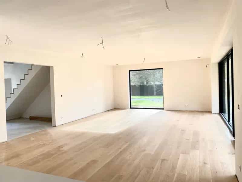 Moderne en grote nieuwbouwvilla met zuid-gerichte tuin!