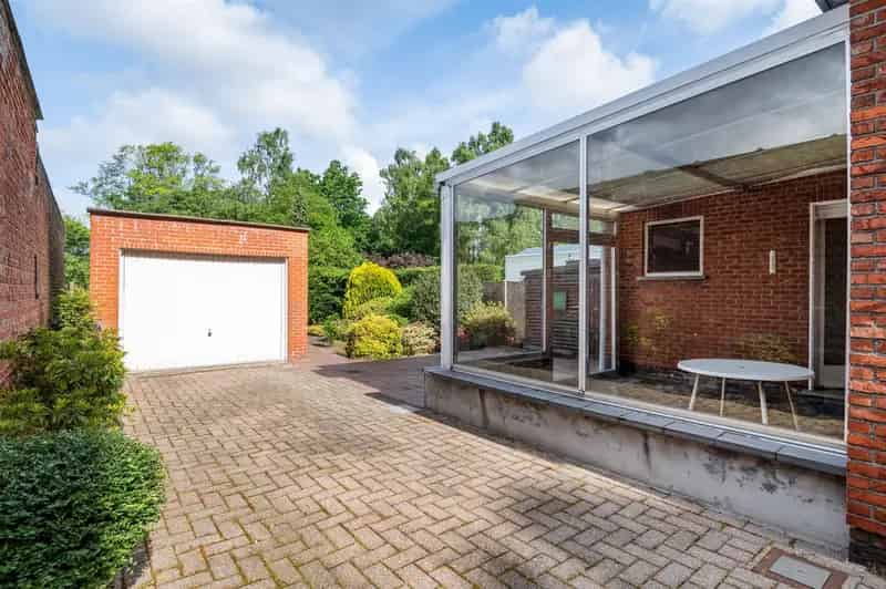 Gunstig gelegen gezinswoning met 3 slaapkamers, garage en een grote tuin