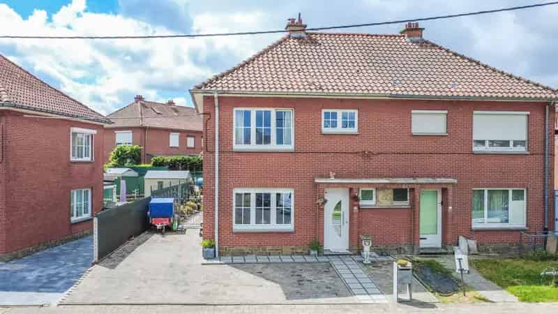 INSTAPKLARE WONING MET 2 SLAAPKAMERS + BUREAU !