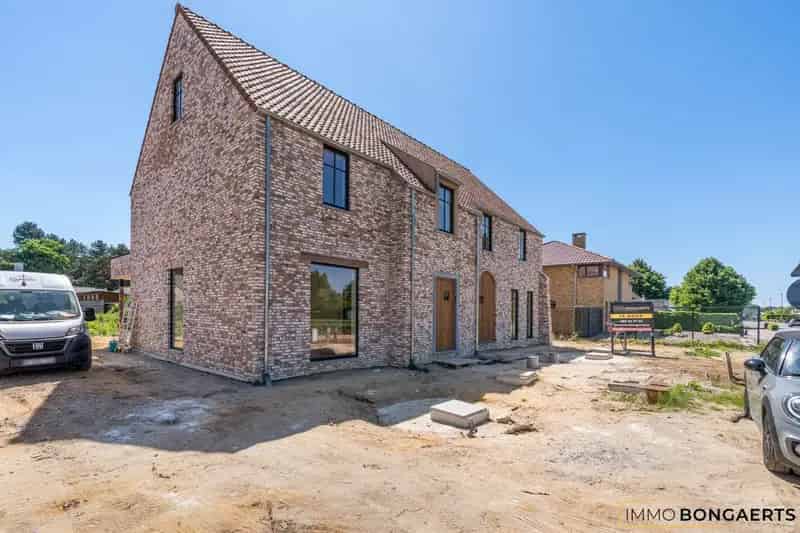 Nieuwbouwwoning met vier slaapkamers in Opglabbeek (NOG 2 BESCHIKBAAR)
