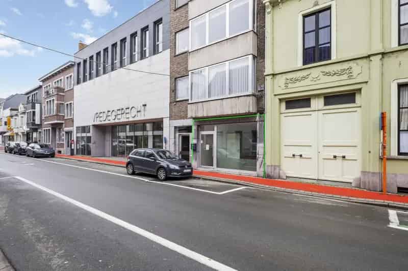 Uiterst commercieel gelegen handelspand in hartje Waregem
