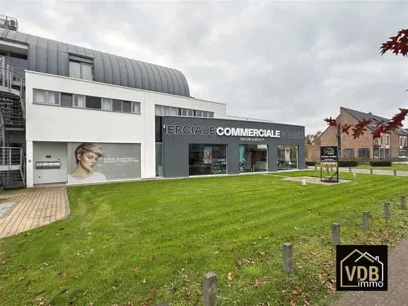 Commercieel gebouw op toplocatie geschikt voor vele doeleinden: kantoor, kleinhandel, groothandel...