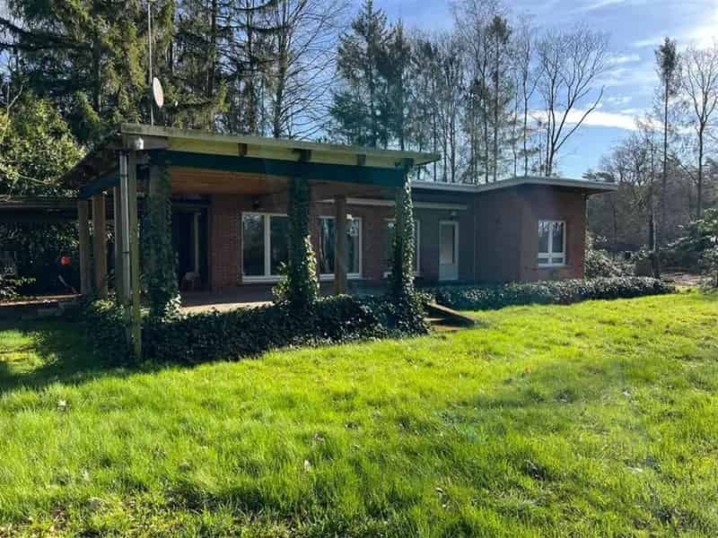 Discrete laagbouw in bosperceel op ongeveer 10.000 m²