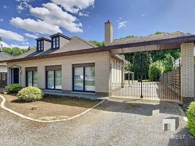 Charmante, gelijkvloerse woning op 14a 56ca.