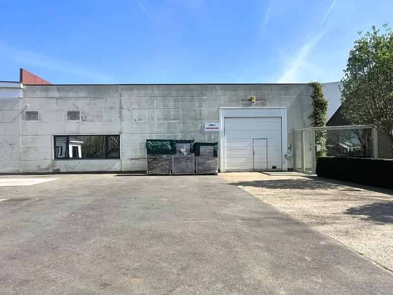 Gebruiksklare loods/atelier in het industriepark van Knokke