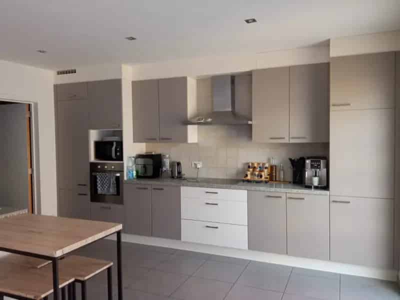 Huis te koop Stellingmakerslaan: Ruime woning met studio en tuin