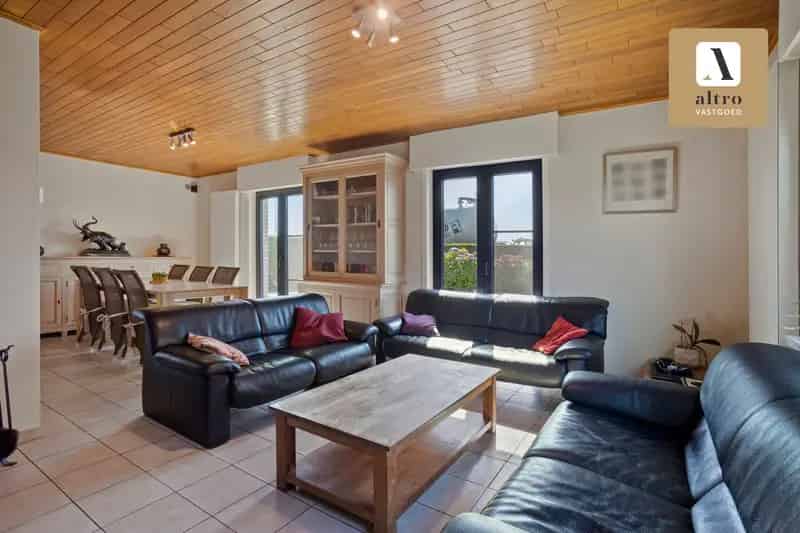 Instapklare open bebouwing met garage en  4 slaapkamers