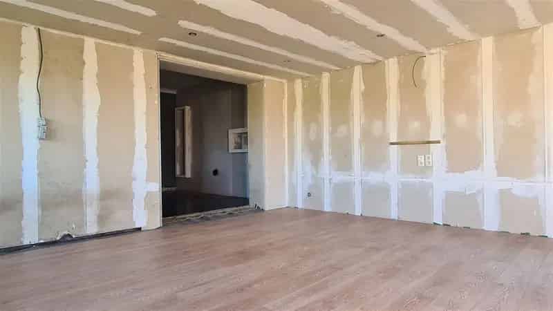 Deels gerenoveerde woning op rustige locatie!