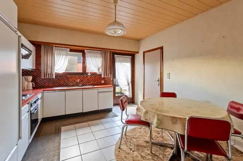 Gelijkvloerse onderkelderde woning met 3 slaapkamers, rustig gelegen in Bergom-Herselt!
