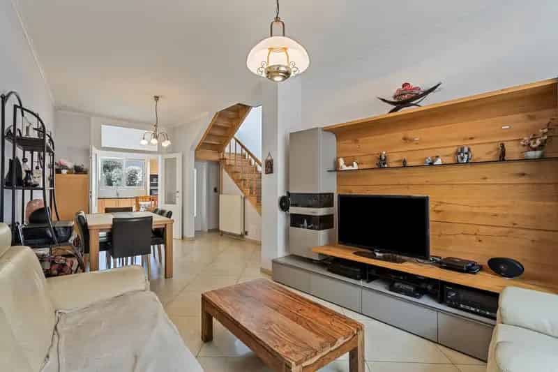 immo DAVID stelt voor: ruime 2-gevel woning met 6 slpks