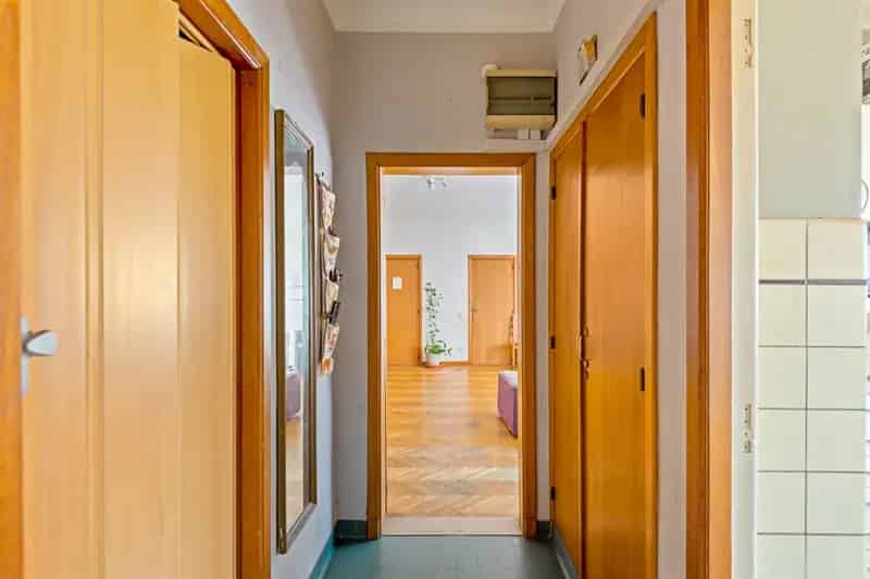 Te renoveren building met 5 units met mogelijkheden!
