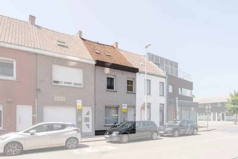 Rijwoning met terras op wandelafstand centrum Roeselare