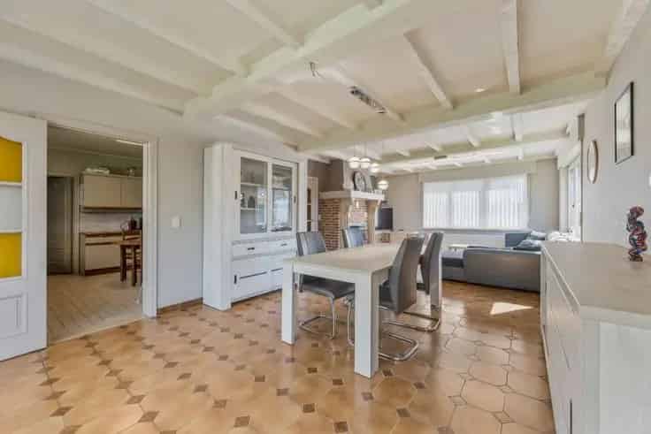 Huis Te Koop: Instapklare woning met garage en tuin