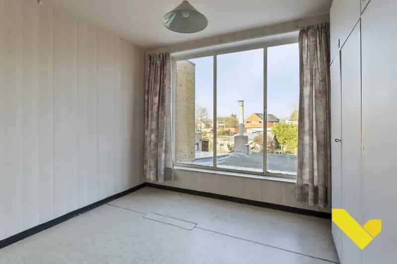 Tijdloze, Te Renoveren Halfopen Bebouwing Met 4 Slaapkamers En Leuke Stadstuin