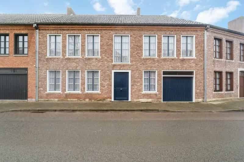 Ruime stadswoning met 6 slaapkamers in centrum Torhout