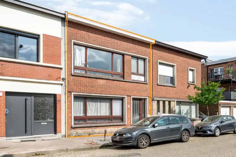 Te renoveren Opbrengsteigendom met 2 Appartementen in Elsdonk