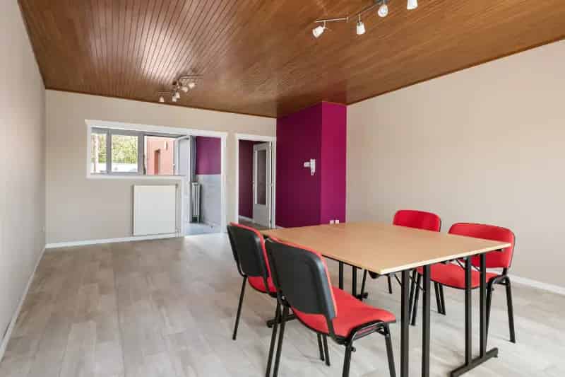 Rijwoning 4 slaapkamers  tuin 2 garages praktijkruimte