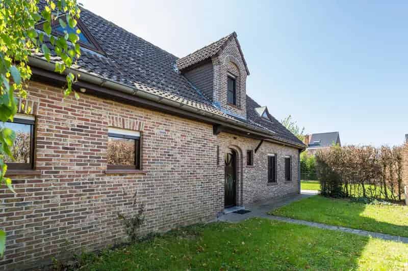 Huis te huur Outrijve: 4 slaapkamers, dubbele garage, rustige ligging
