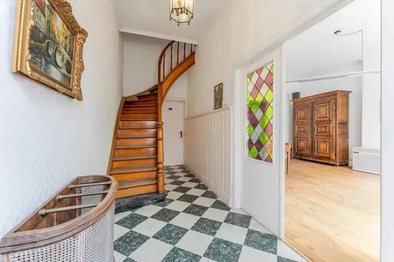 Statige woning met voormalige tandartspraktijk – centrum Ardooie!