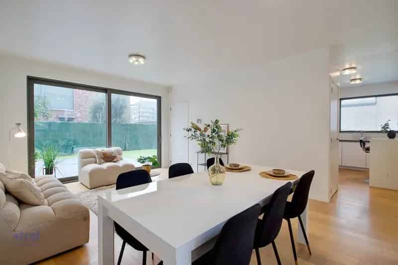 TE HUUR: Huis met 5 slaapkamers en 2 badkamers