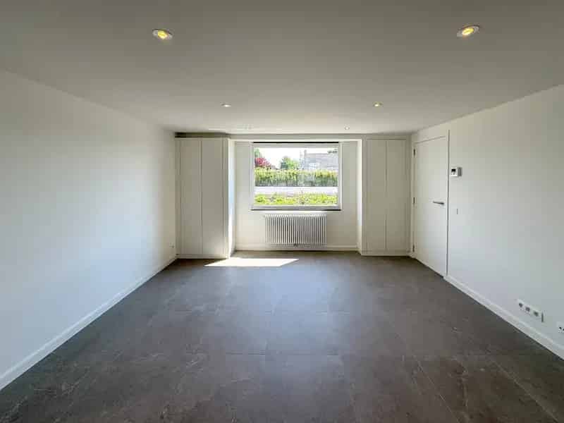 Halfopen Woning te Koop Leffinge - Instapklaar met Tuin aan het Kanaal