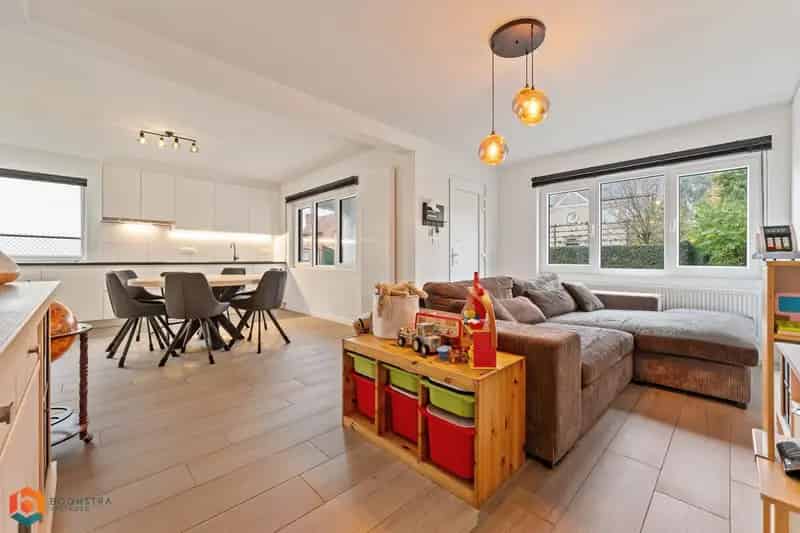 Gerenoveerde woning met 3 slpkrs op 683m