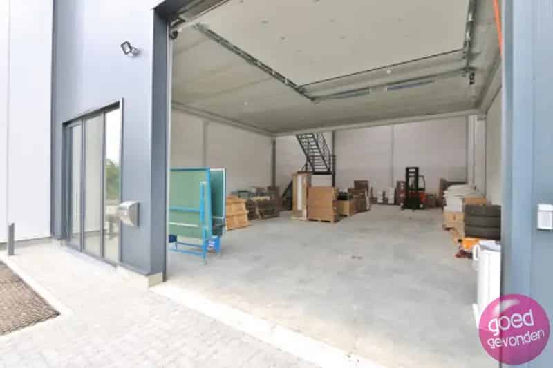WERK-OPSLAGPLAATS 303 m2 - KMO zone - zonnepanelen