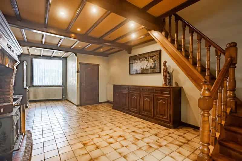 Te koop: deels te renoveren woning  aan de rand van Aalst