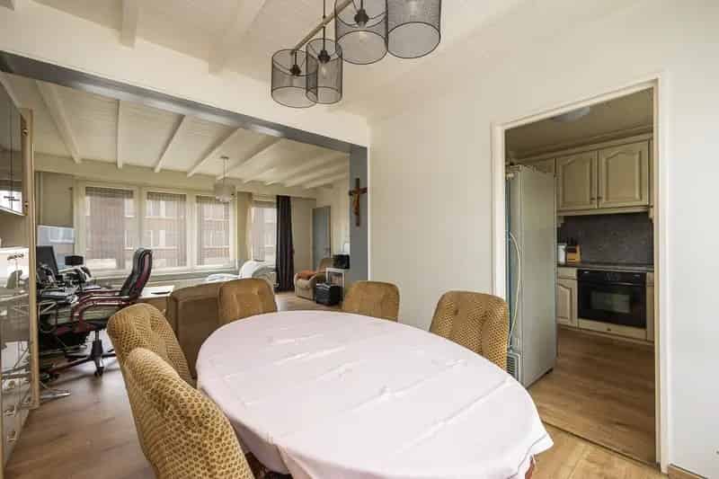 Rijhuis met 3 slaapkamers en tuin in rustige woonwijk