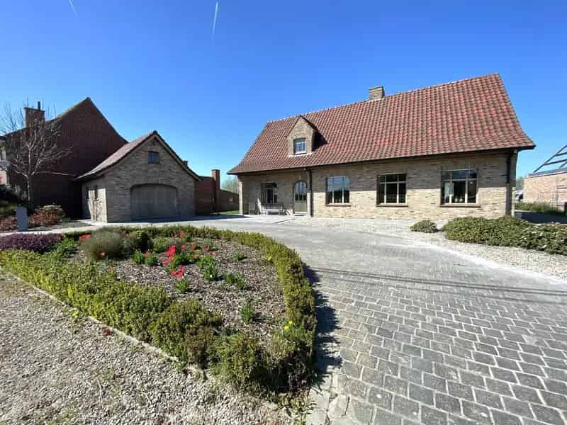 LANDELIJK GELEGEN WONING MET 3 SLPKS | TUIN EN GARAGE