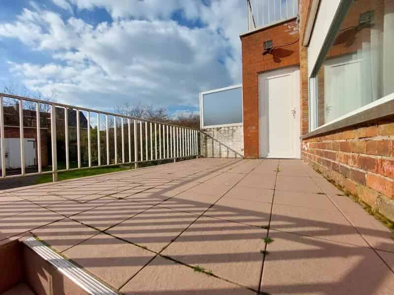 Halfopen woning thans 2 appartementen