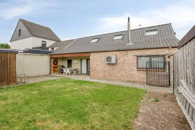 Instapklare woning met 3 slpks, zonnige tuin en vlotte bereikbaarheid !
