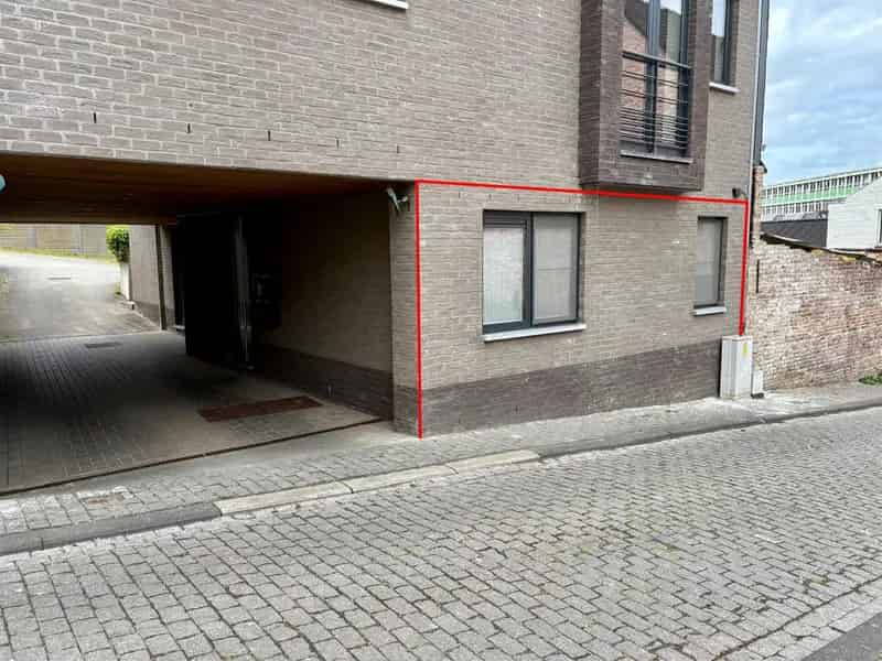 Lichtrijk gelijkvloers appartement te huur nabij centrum