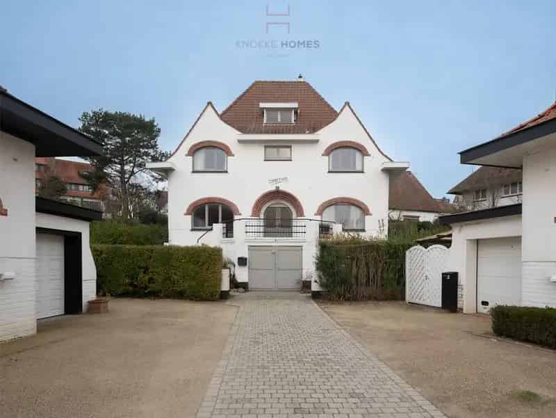 Charmante alleenstaande te renoveren villa vlakbij het strand van Duinbergen