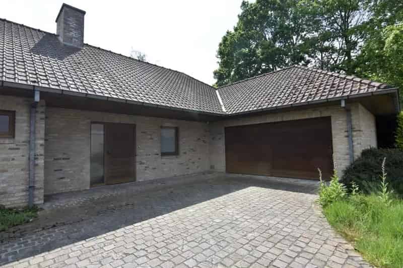 Alleenstaande woning met indrukwekkende tuin
