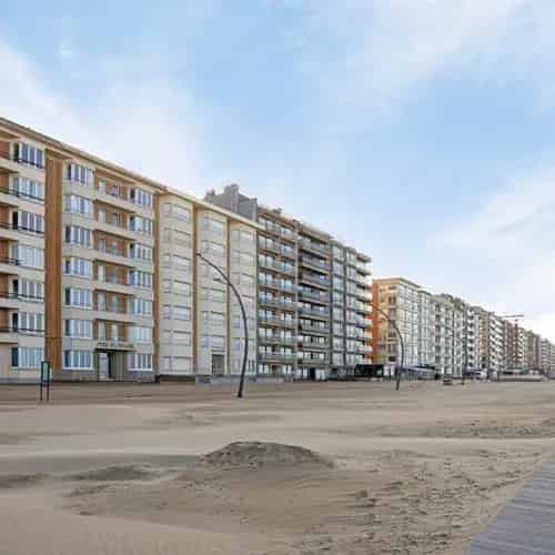 Prachtig totaal gerenoveerd appartement met frontaal zeezicht in De Panne
