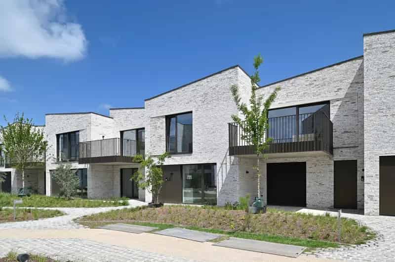 Ongemeubeld: moderne geothermische en energiezuinige woning te Knokke