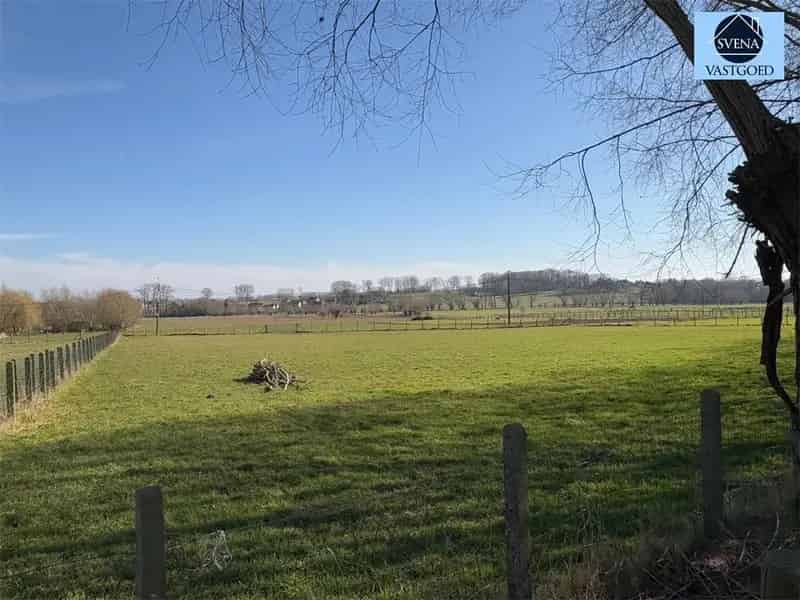 LANDBOUWGROND +/- 2 Ha Aansluitend