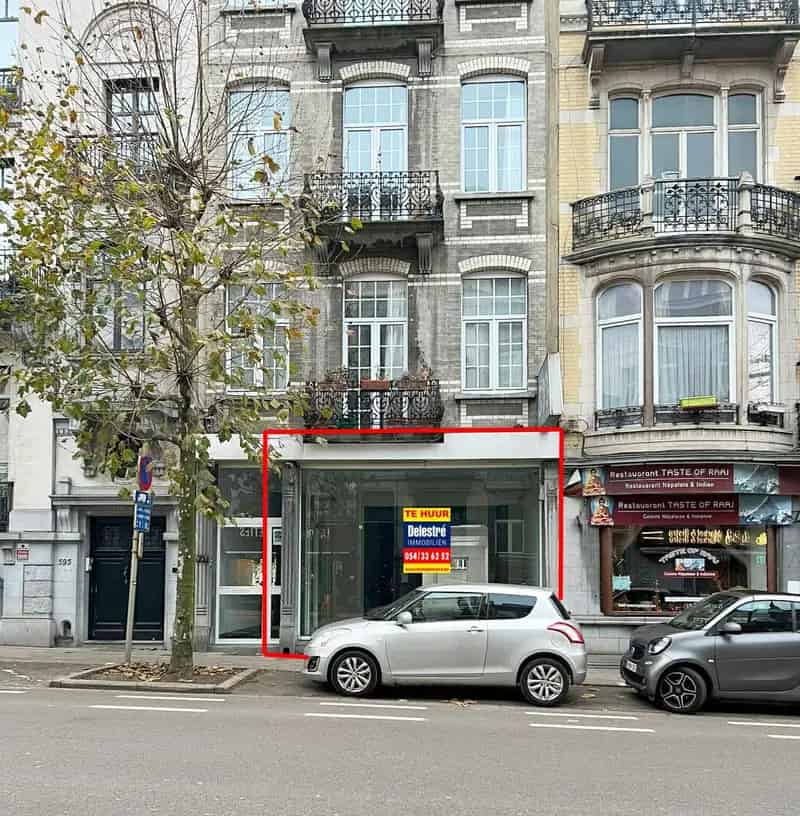 TOP GELEGEN COMMERCIEEL PAND IXELLES